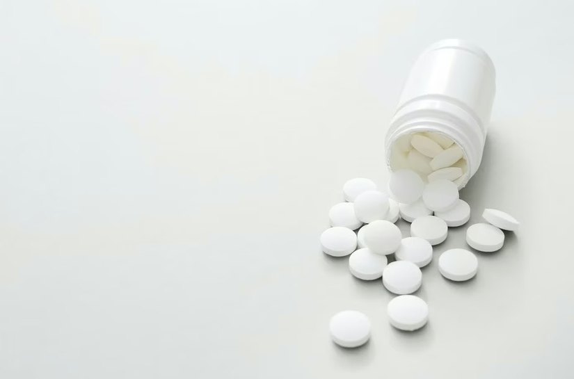Remédios falsificados estão sendo misturados com opioides que são 40 vezes mais fortes que o fentanil nos EUA