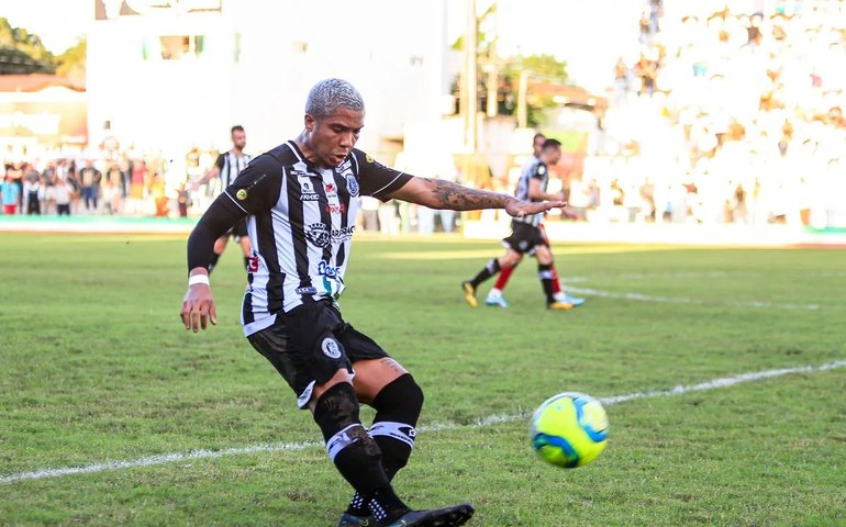 Com lesão na coxa, meia Anderson Feijão vai ficar fora dos próximos jogos do ASA