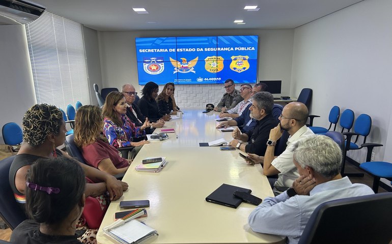 Segurança Pública e MPE debatem abordagens policiais à população em situação de rua