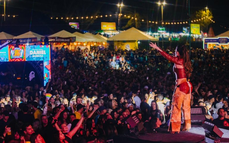 Forró esquenta o Lago da Perucaba e consagra a penúltima noite do Viva São João