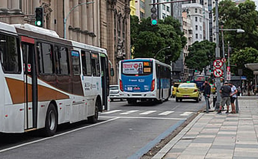 Paes decreta que Rio terá passagens gratuitas de ônibus, BRT e VLT no dia da eleição