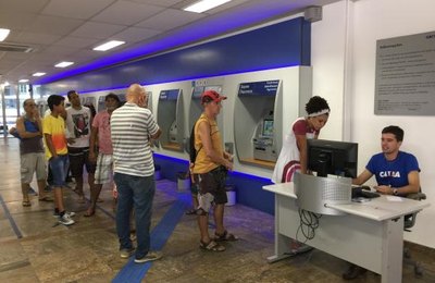 Bancos reabrem ao meio-dia; contas que venceram no carnaval podem ser pagas hoje