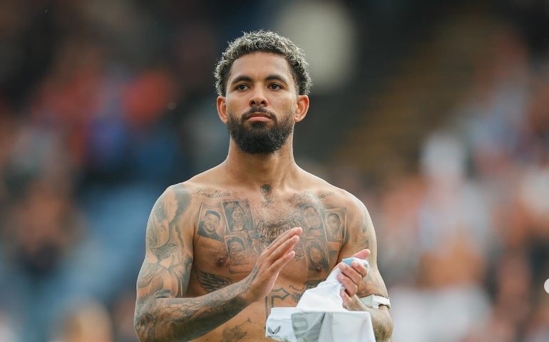 Ida de Douglas Luiz para a Juventus, dada como certa, pode melar, diz jornal; entenda