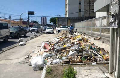 Slum embarga obra no Banco do Brasil por falta de licença e descarte irregular