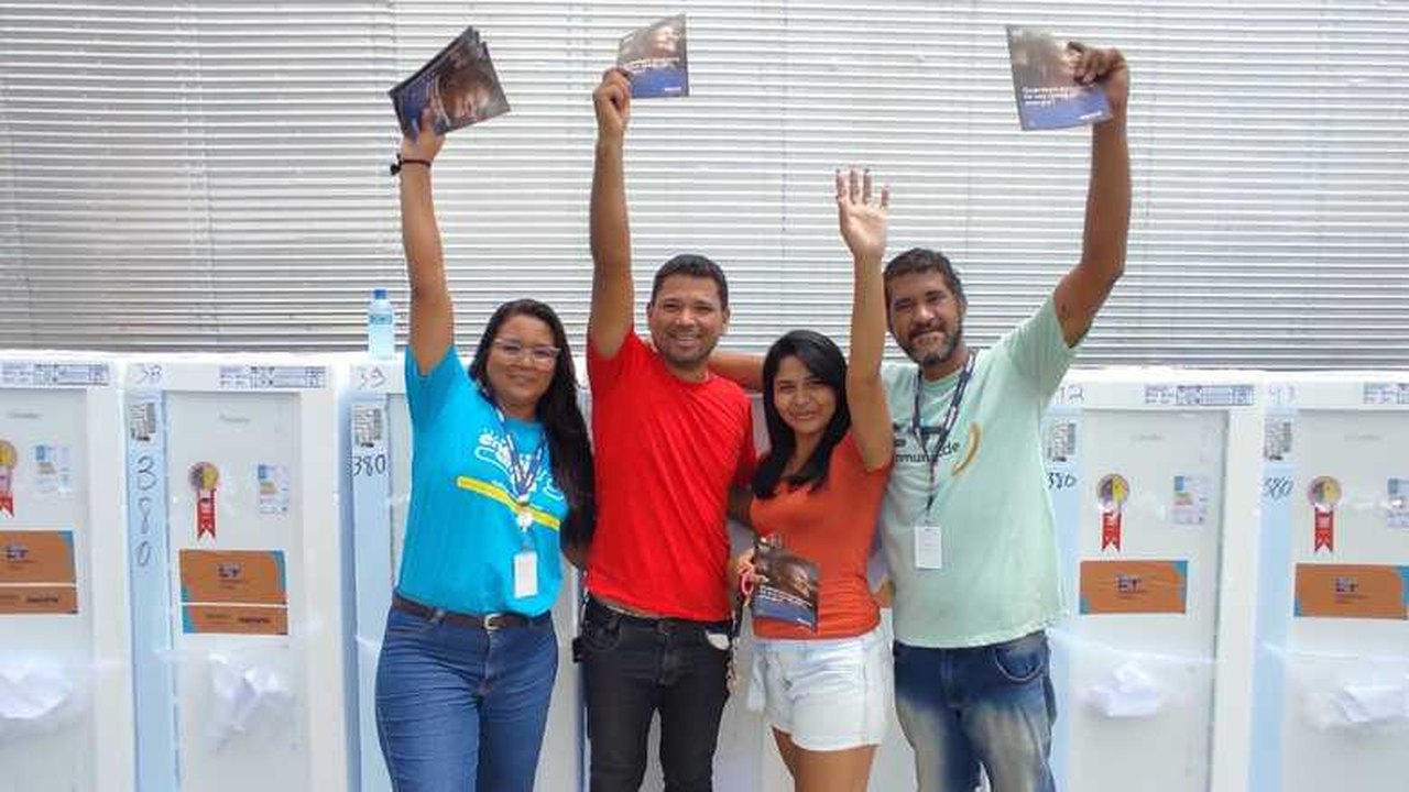 E + Geladeira Nova: Moradores da comunidade do Pau D’arco comemoram a troca de geladeiras antigas por equipamentos novos