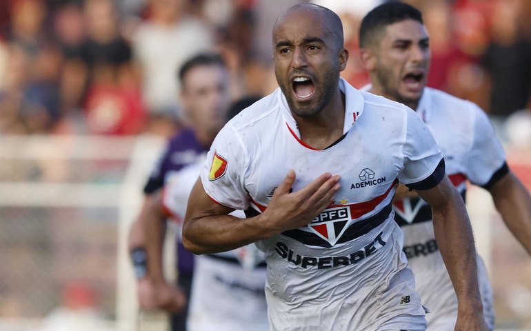 São Paulo sofre com gramado ruim nos Aflitos, mas bate o Náutico e avança na Copa do Brasil
