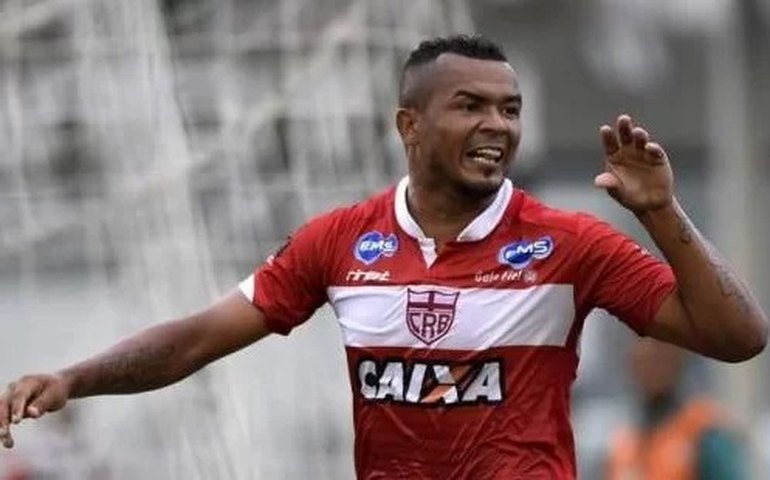 Zé Carlos, ex-jogador do CRB, é preso em Maceió por dívida com  pensão alimentícia