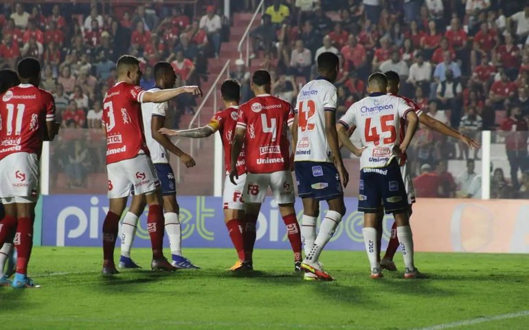 Bahia busca empate no fim, segue no G-4 da Série B e afunda o lanterna Vila Nova