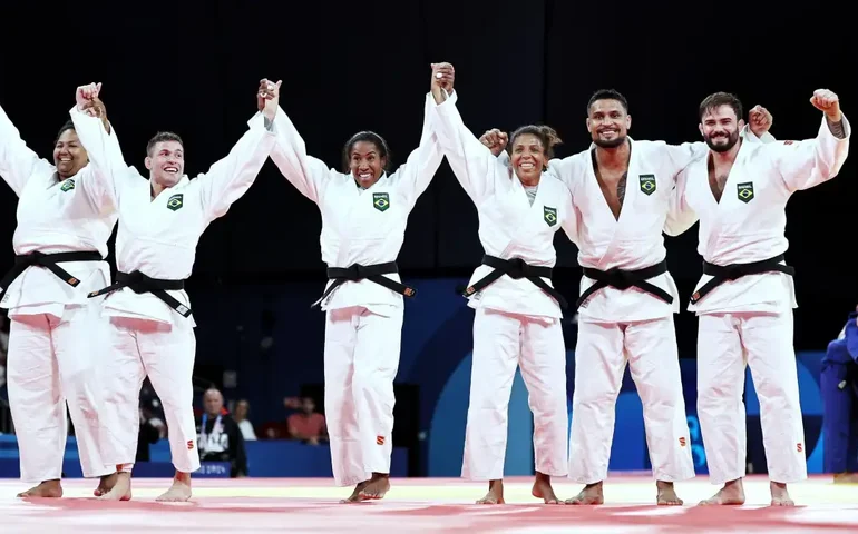 Judô brasileiro fecha Olimpíada com bronze por equipes