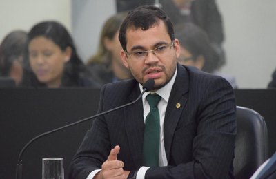 Deputado Gilvan Barros Filho destaca assinatura de decreto que flexibiliza o porte de arma de fogo 
