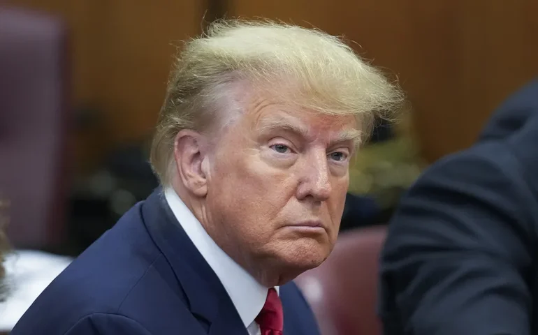 Trump: Zelensky desrespeitou os EUA e pode voltar quando estiver pronto para paz