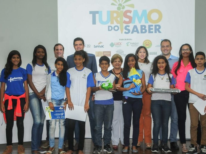 Prefeitura de Maceió premia alunos do Projeto Turismo do Saber
