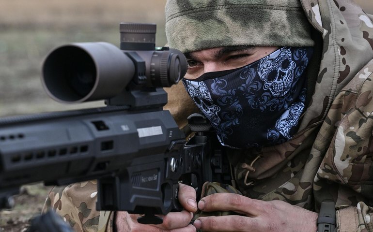 Militares russos libertam povoado de Zheltoe na república de Donetsk, diz MD