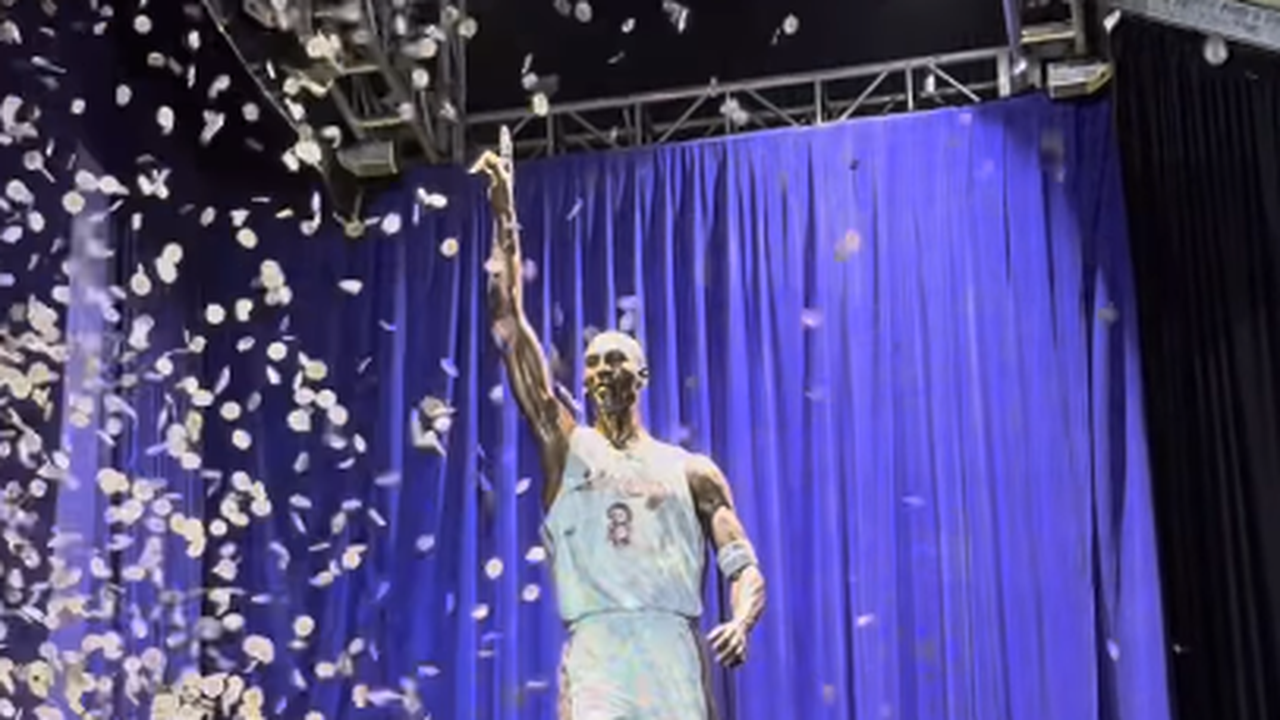 Los Angeles Lakers inauguram estátua em homenagem a Kobe Bryant; vídeo