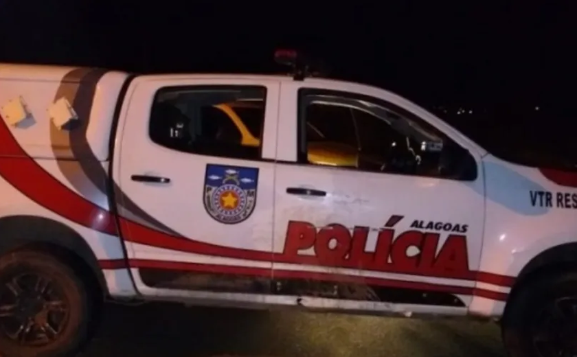 Flagrados com arma, drogas e munições, um é preso e outro apreendido em Rio Largo