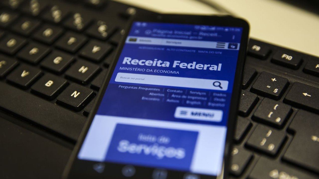 No 1º dia, 130 mil entregam a declaração do IR