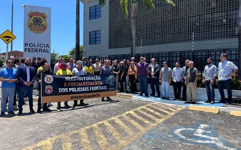 Polícia Federal de Alagoas faz manifestação a favor da reestruturação de carreiras policiais e administrativas