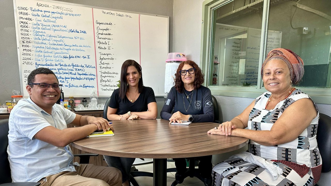 Livro de Mãe Neide fortalece assistência religiosa no sistema penitenciário