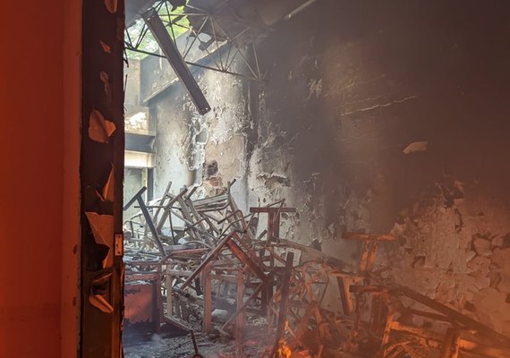 Incêndio destrói mobiliário de escola em Santana do Ipanema