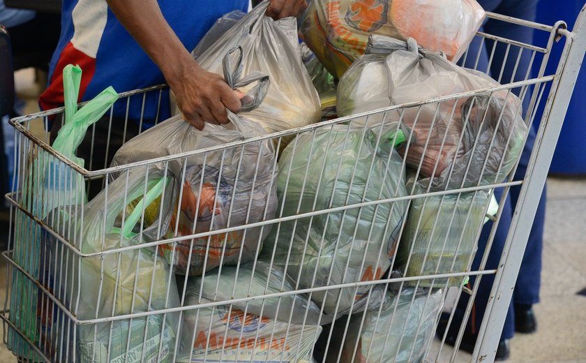 Custo da cesta básica sobe em 14 capitais brasileiras em março