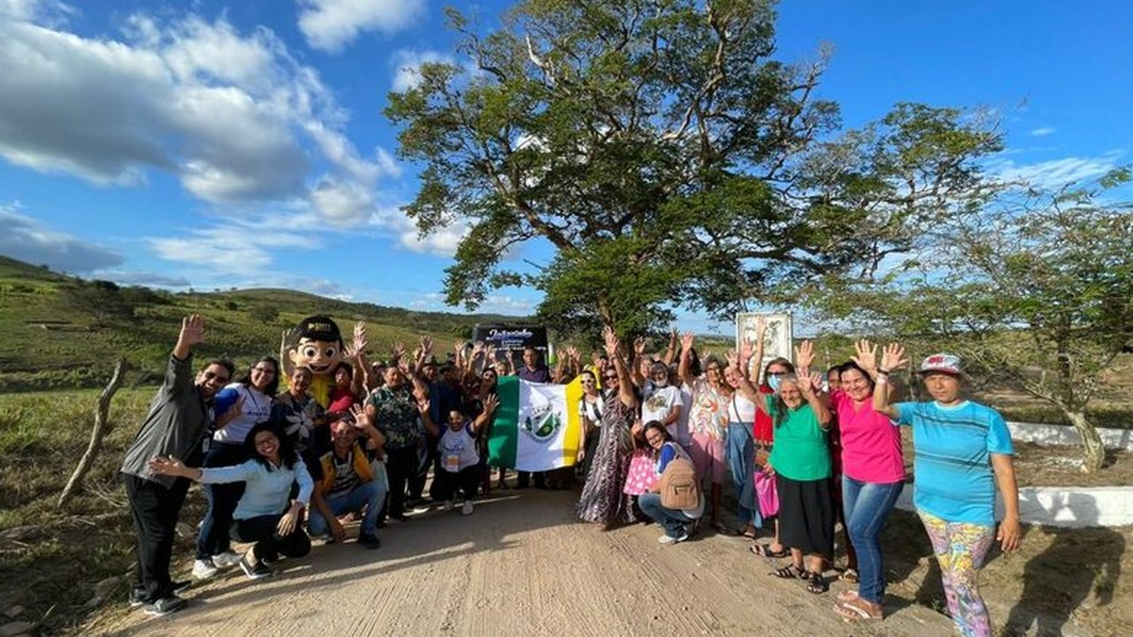 Idosos participam de City Tour em celebração aos 98 anos de Arapiraca