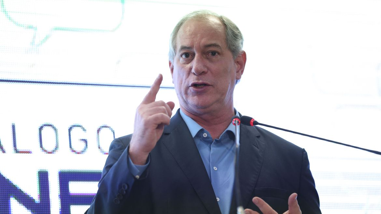 Ciro Gomes comunica saída do PDT e avalia candidatura contra o PT em 2026