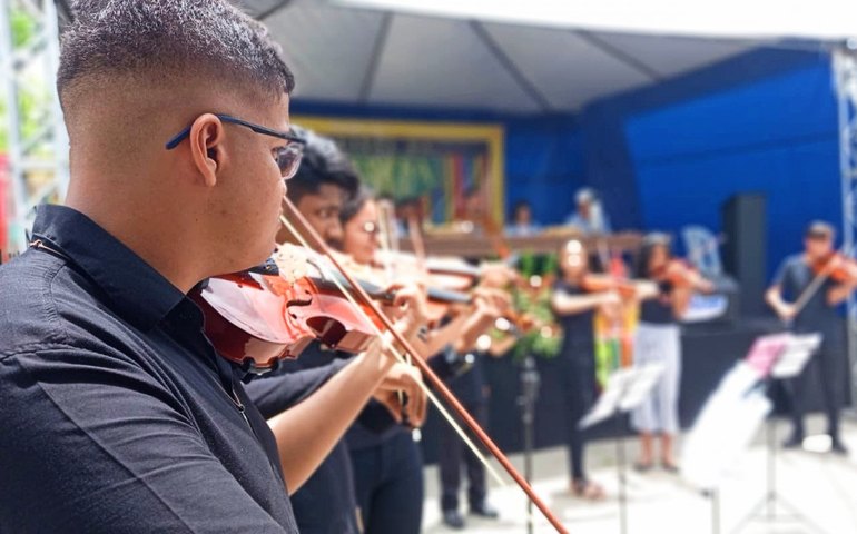 Café com Poesia abre o 1º dia do Festival da Primavera de Viçosa