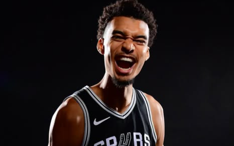 Wembanyama lidera Spurs em início histórico na NBA