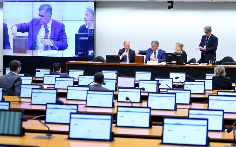 Conselho de Ética pode votar cinco processos por quebra de decoro nesta terça