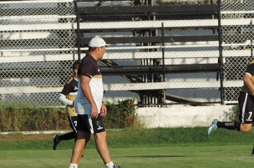 Sob os olhares do técnico Vica, ASA treina no Fumeirão e conta com o retorno do meia Raul