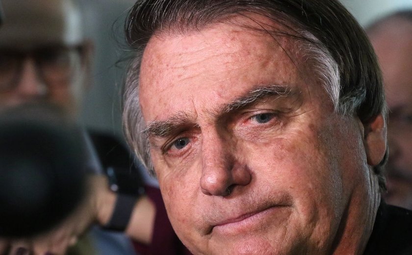 Bolsonaro alega 'agenda política' em embaixada