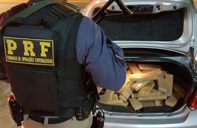 PRF monta operação e apreende 150 kg de maconha na BR-104, em Rio Largo