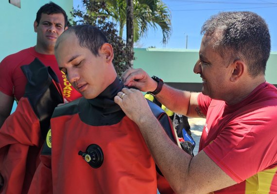 Corpo de Bombeiros de Alagoas testa trajes tecnológicos para operações em águas contaminadas