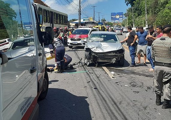 Morre motociclista envolvido em acidente com carro na Leste-Oeste