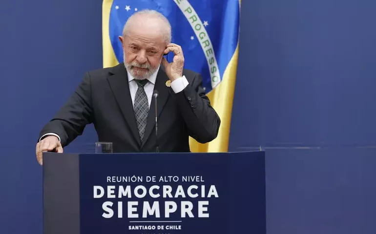 Lula desafia Trump e promete regulamentar redes socias