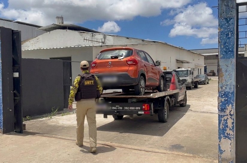 DMTT recupera carro roubado após denúncia