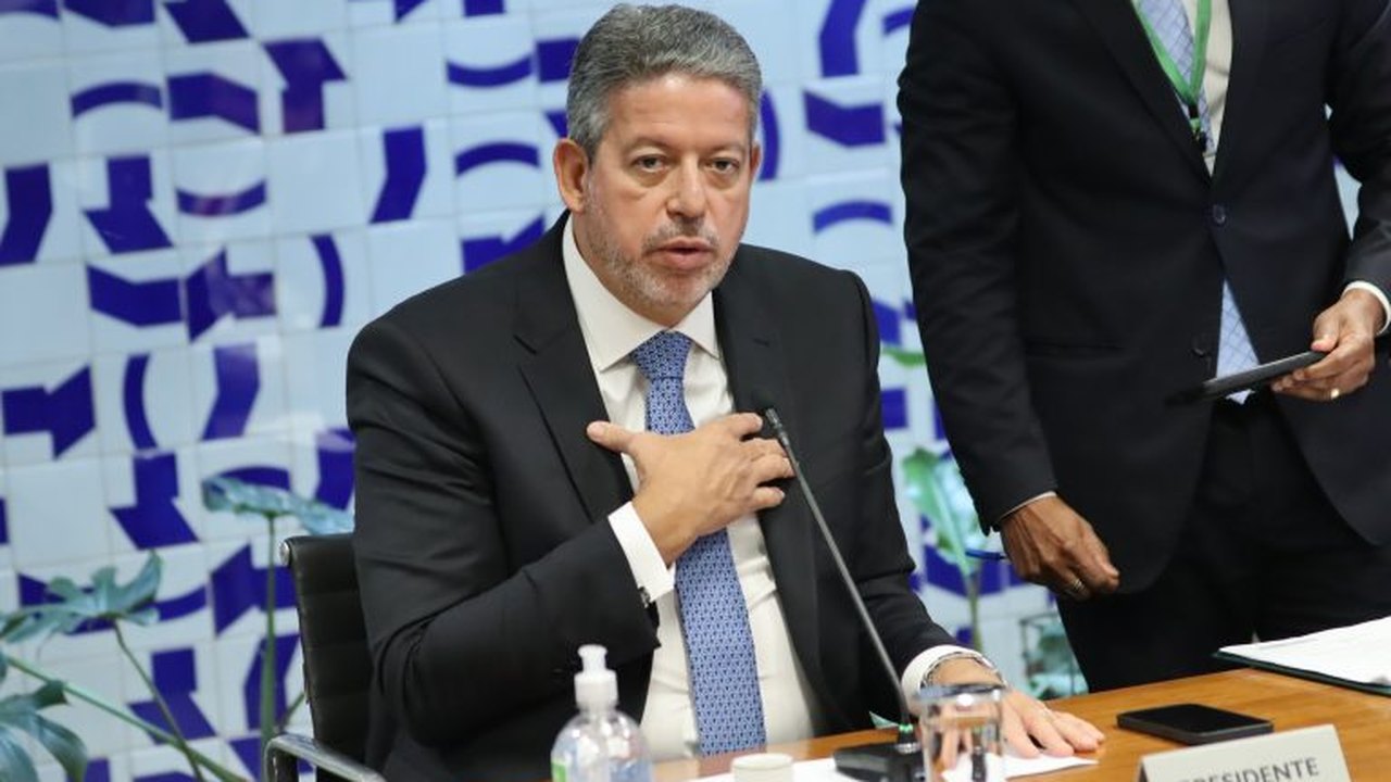 Plenário vota hoje urgência do projeto das Fake News e mérito na próxima terça, diz Lira