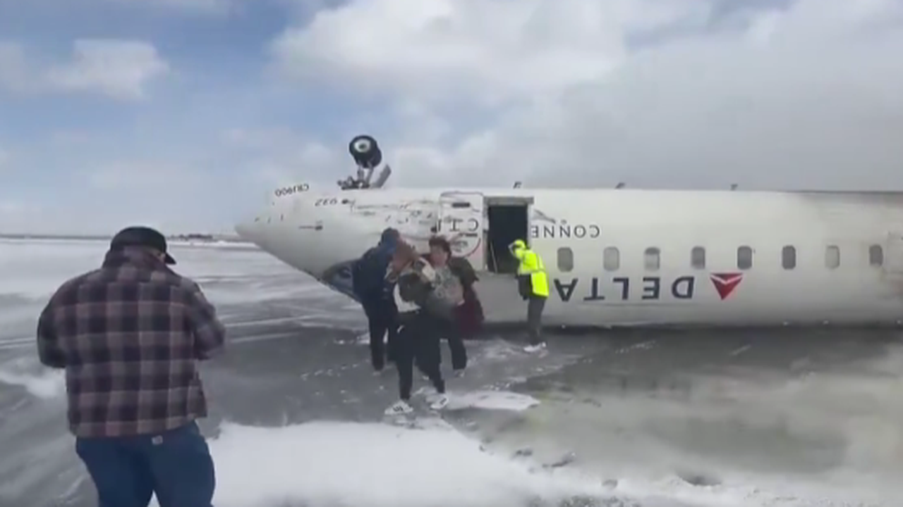 Acidente com avião da Delta durante pouso em Toronto, no Canadá, deixa ao menos 8 feridos