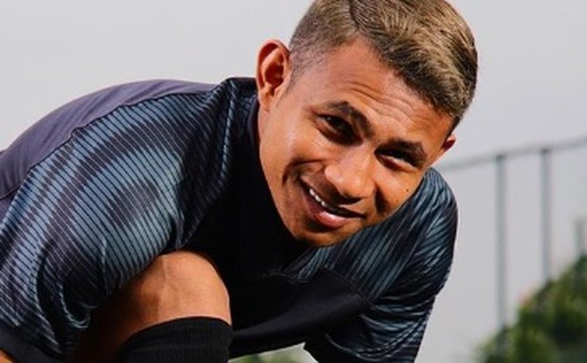 Jogador da seleção da Malásia é atacado com ácido e passa por cirurgia para enxerto de pele