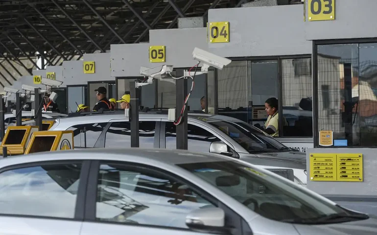 Fluxo de veículos em estradas pedagiadas sobe 0,2% em outubro ante setembro, diz ABCR
