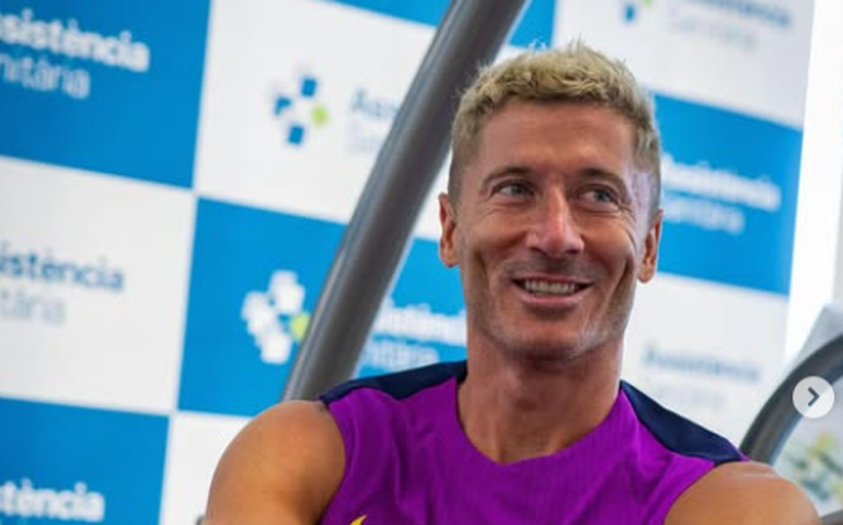 Novo técnico da Polônia pede volta de Lewandowski: 'Foi um erro tirar a braçadeira de capitão'