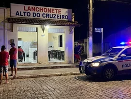 Susto no Alto do Cruzeiro: dono de lanchonete é ameaçado com faca por homem em situação de rua; PM fez buscas