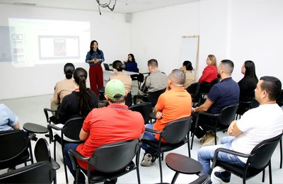 TJAL capacita funcionários do Shopping Partage Arapiraca no combate à violência doméstica