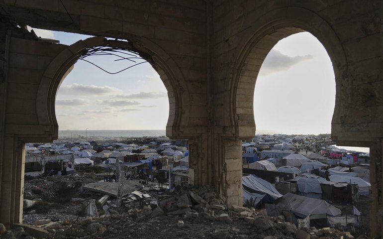 Israel mata ao menos 80 palestinos em ataques em Gaza, entre elas, pessoas que procuravam ajuda, diz mídia