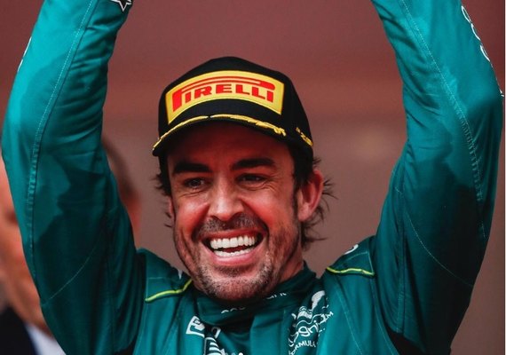 Alonso celebra 3º lugar e admite que quase desistiu do pódio no GP de São Paulo