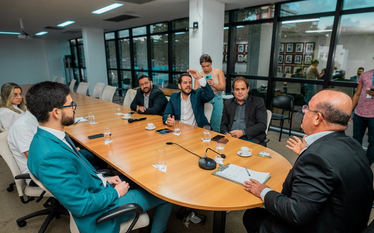 Fernando Tourinho recebe representantes do cooperativismo e discute ações sociais