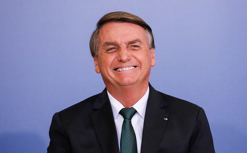 Bolsonaro diz que vai manter Auxílio Brasil em R$ 600 se for reeleito