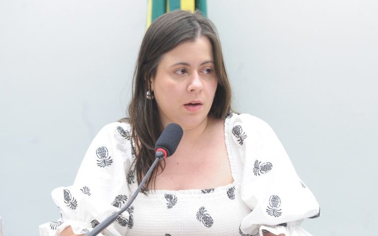 Comissão aprova proposta que autoriza uso de escola pública para cursinho comunitário