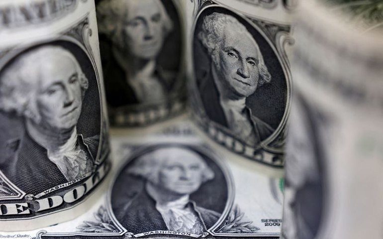 Dólar sobe 1,94% com tensão geopolítica e falas de dirigentes do Fed