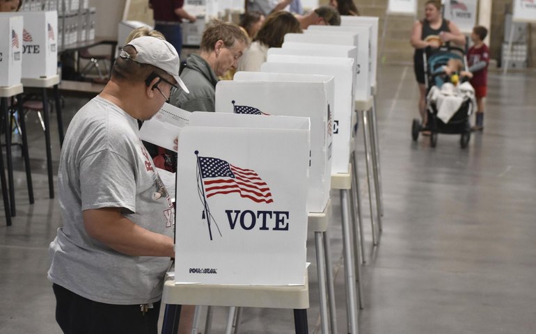 Pesquisa revela que quase um quarto dos norte-americanos considera EUA uma ditadura